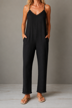 Line | Eleganter Jumpsuit mit Spitzenbesatz