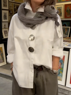 Rosalind | Blouse à col montant et boutons décoratifs