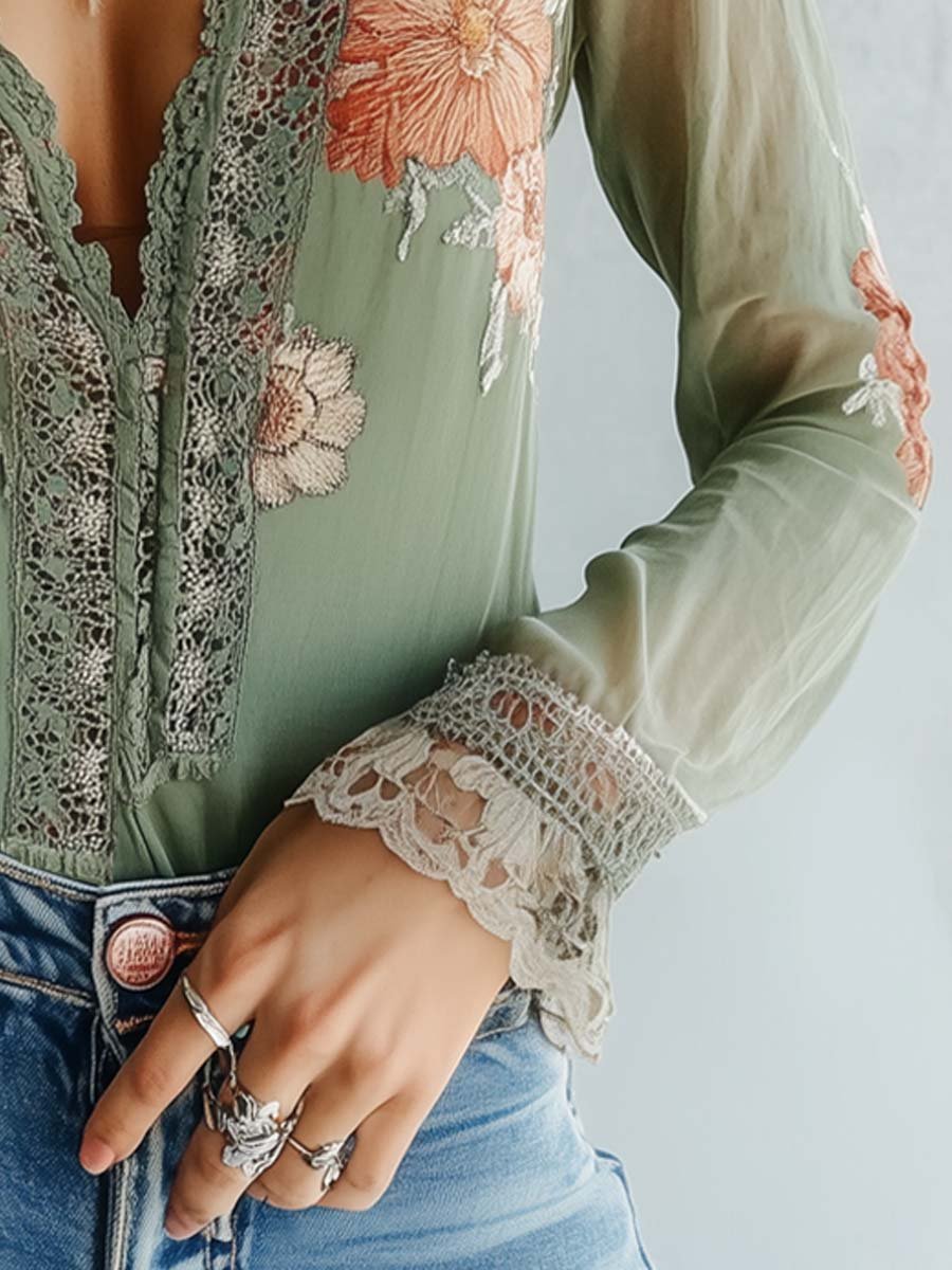 Flora | Geblümte Bluse mit Spitzenbesatz